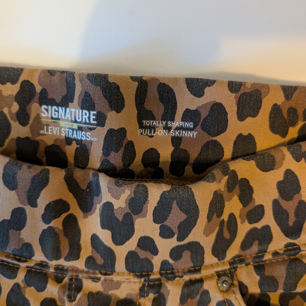 Signature by Levi Strauss Leopard Print High Rise Jeans - Picture 9 of 9